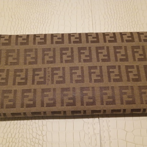 💋Fendi Zucca Canvas Continental Wallet Pre-loved - Picture 4 of 11